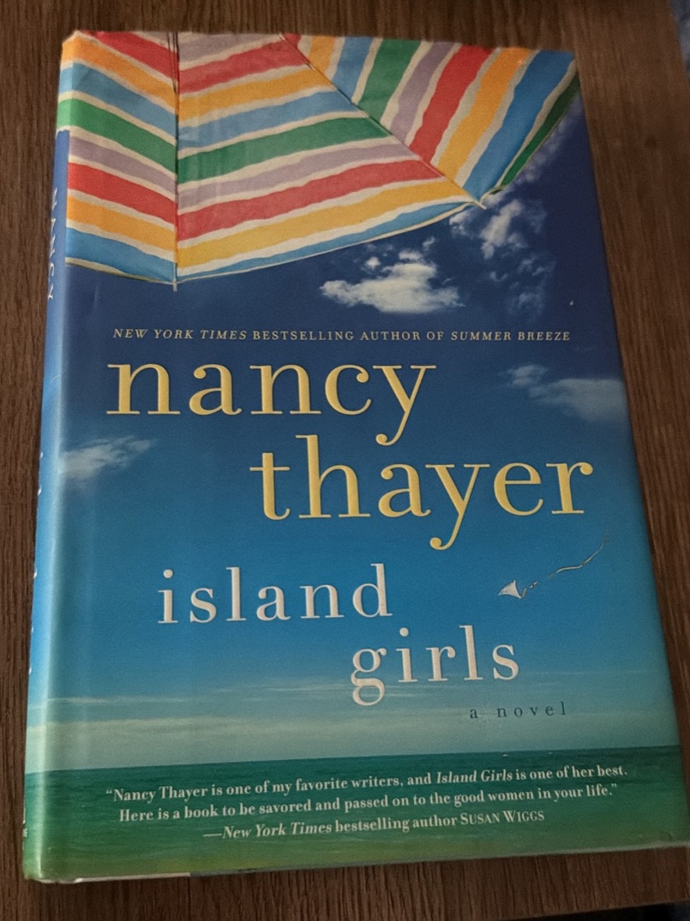 Nancy Thayer - Island Girls (Hardcover) Blue Cover with Multicolor Umbrella